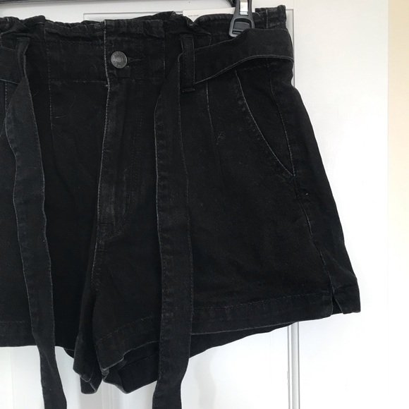 AE Paperbag Denim Mom cotton Short, high rise with belt, Onyx Black, size 6 - Picture 6 of 8